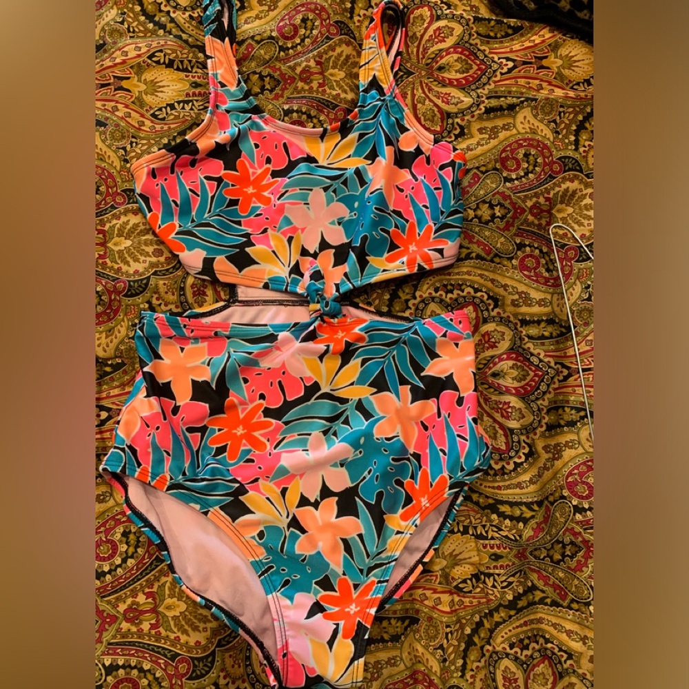 Art Class One Piece  Swimsuit Size XL(14-16)
